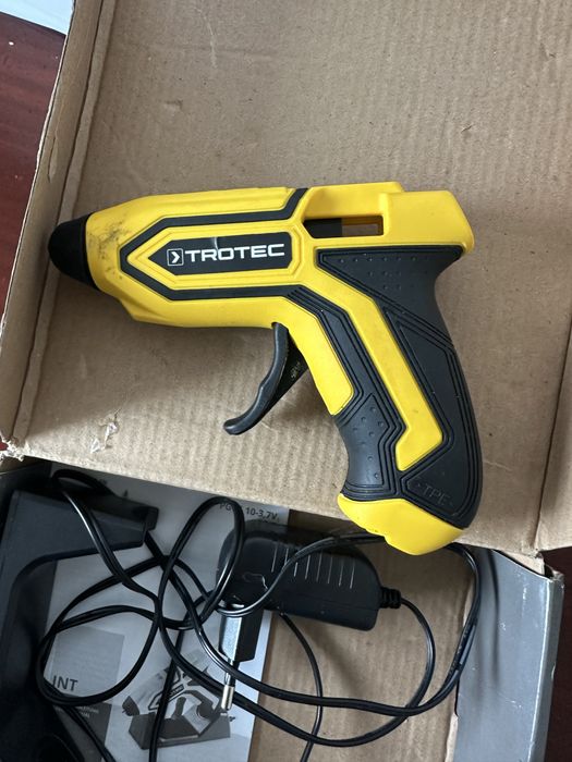 Vand sau achimb pistol de lipit cu batoane de silicon cu acumulator