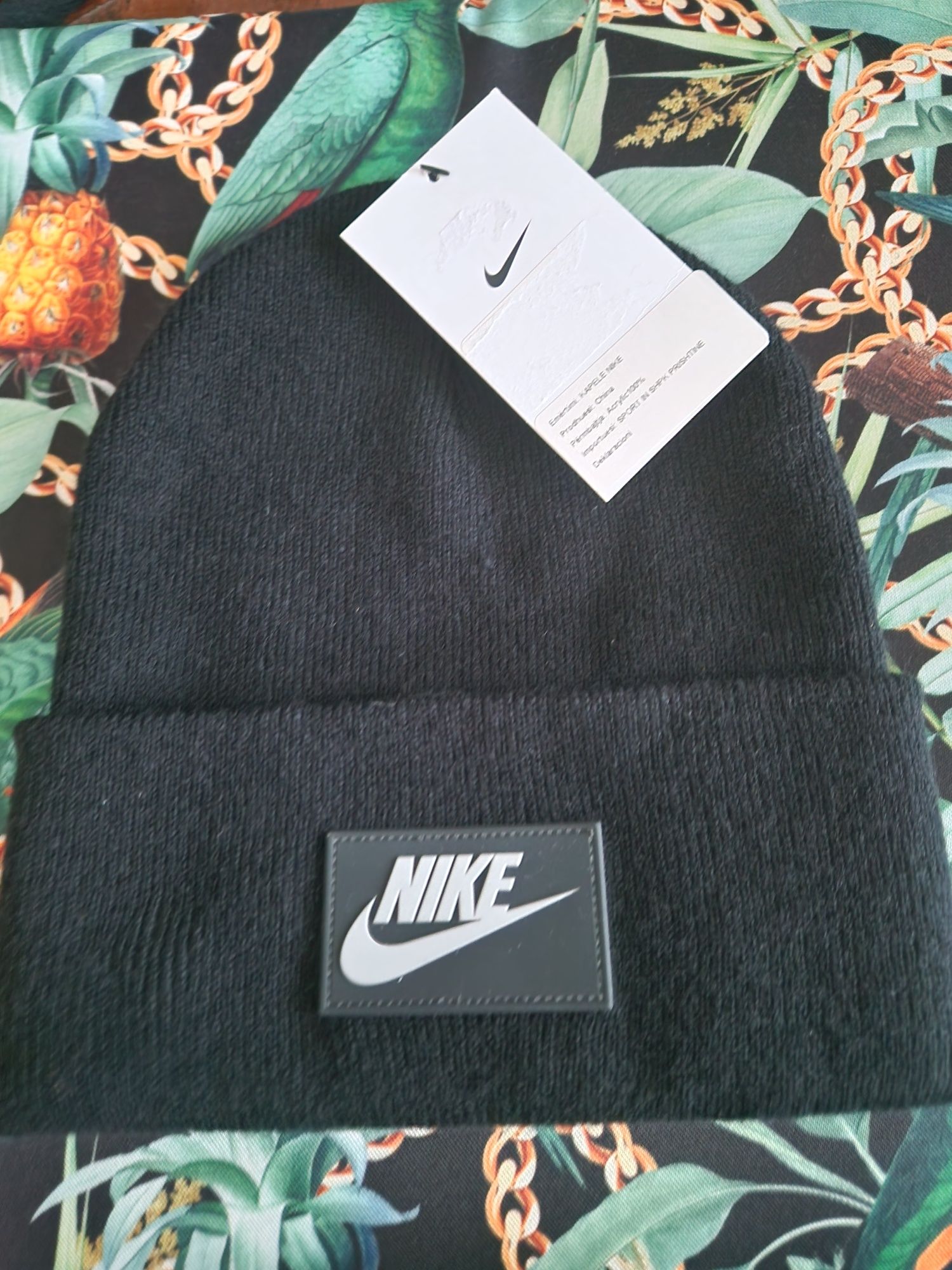 Зимна шапка Nike