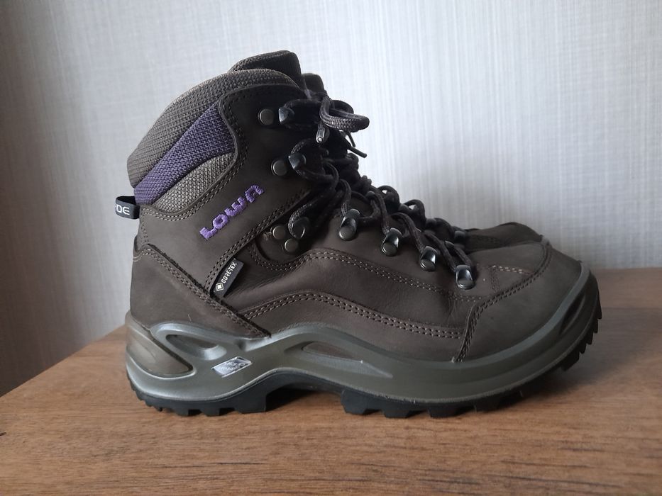 LOWA RENEGADE gore tex обувки 38 номер.