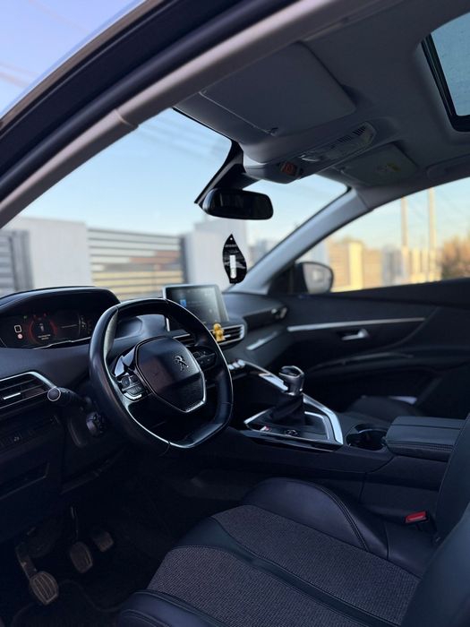 Peugeot 5008  an fabricație 2018