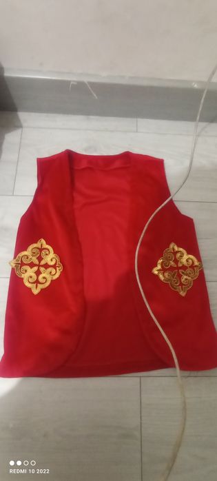 Продам камзол на девочку