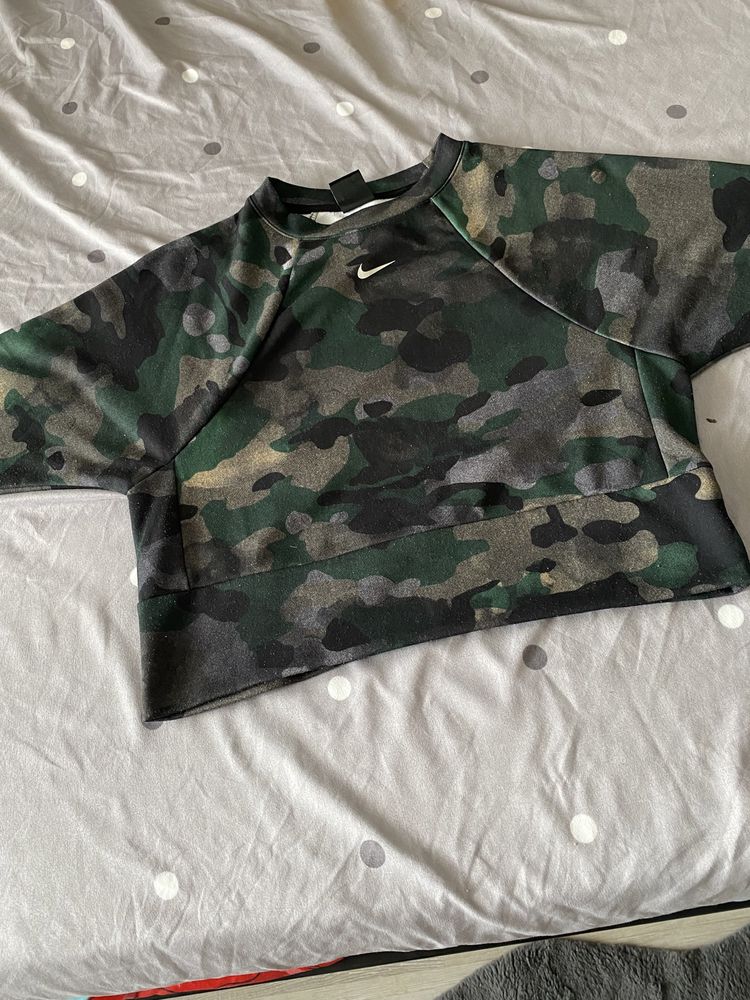 bluza nike mărimea xs.