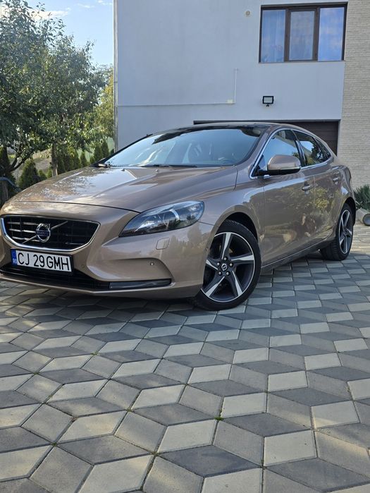 VOLVO V40 D2 - din 2014,  1,6 diesel - EXTRA FULL OPTIONS