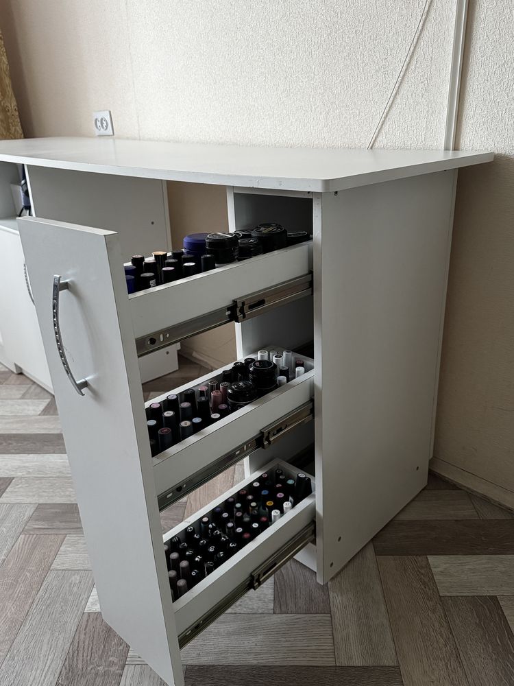 Продам стол для маникюра