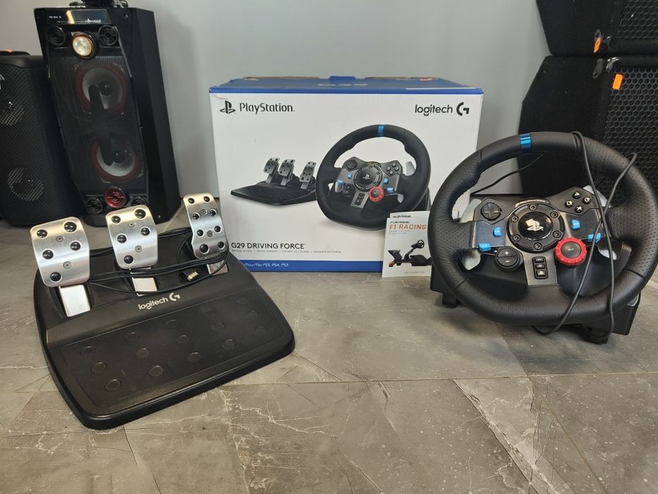 Геймърски волан с педали Logitech G29 Driving Force.