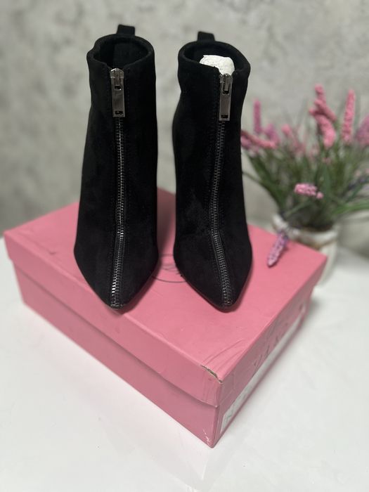 Продам новые полусапожки на каблуке