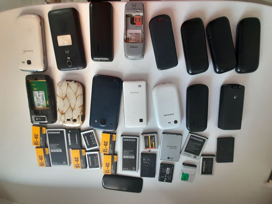 Продам телефоны не которые возможно рабочие точно не знаю очень давно