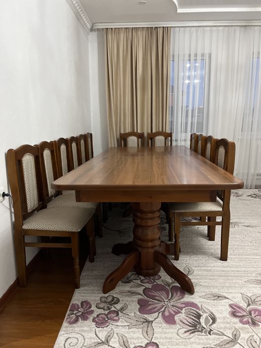 Стол со стульями