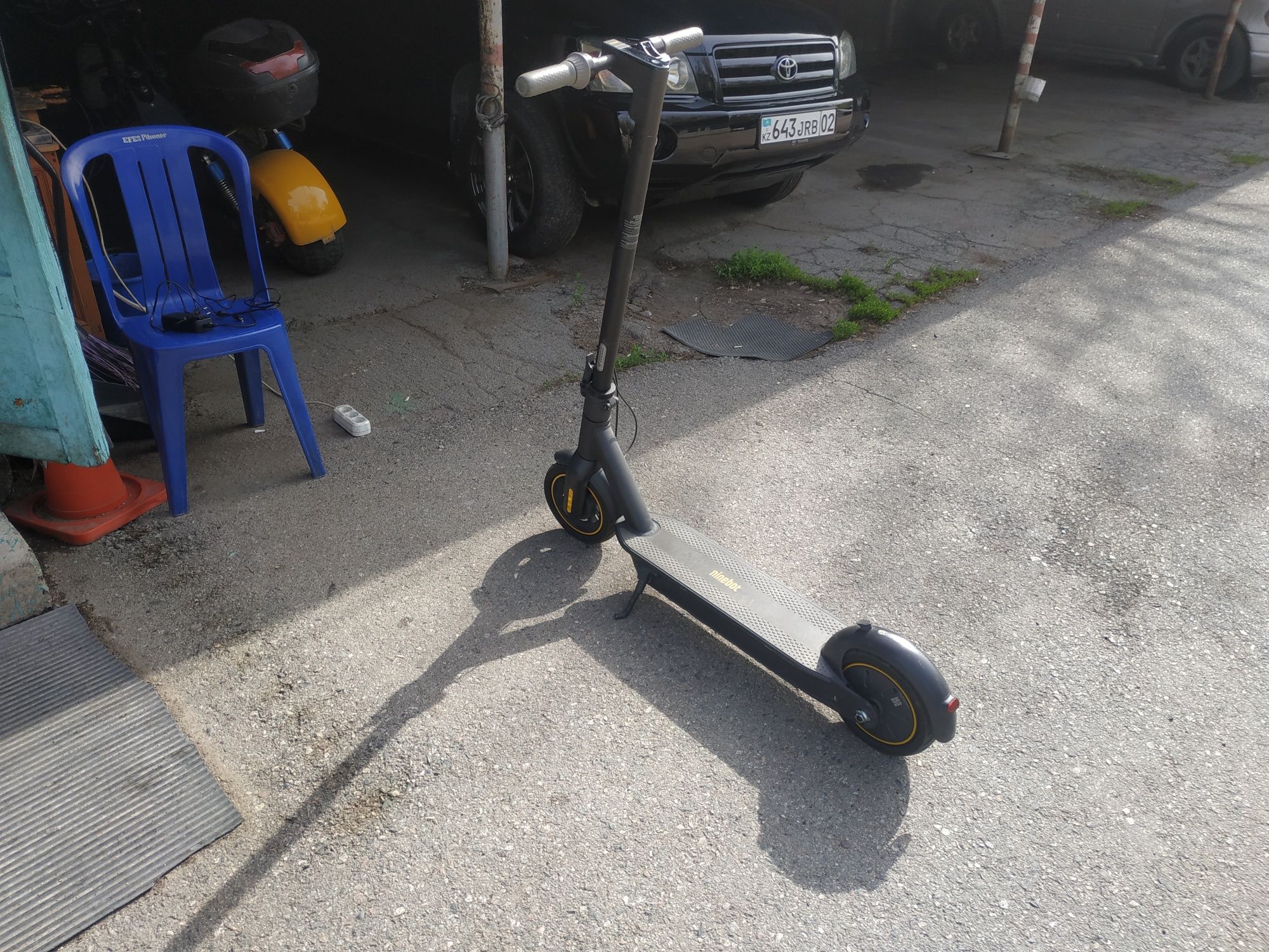 Продам электросамокат Nineboot Kickscooter Max G30.