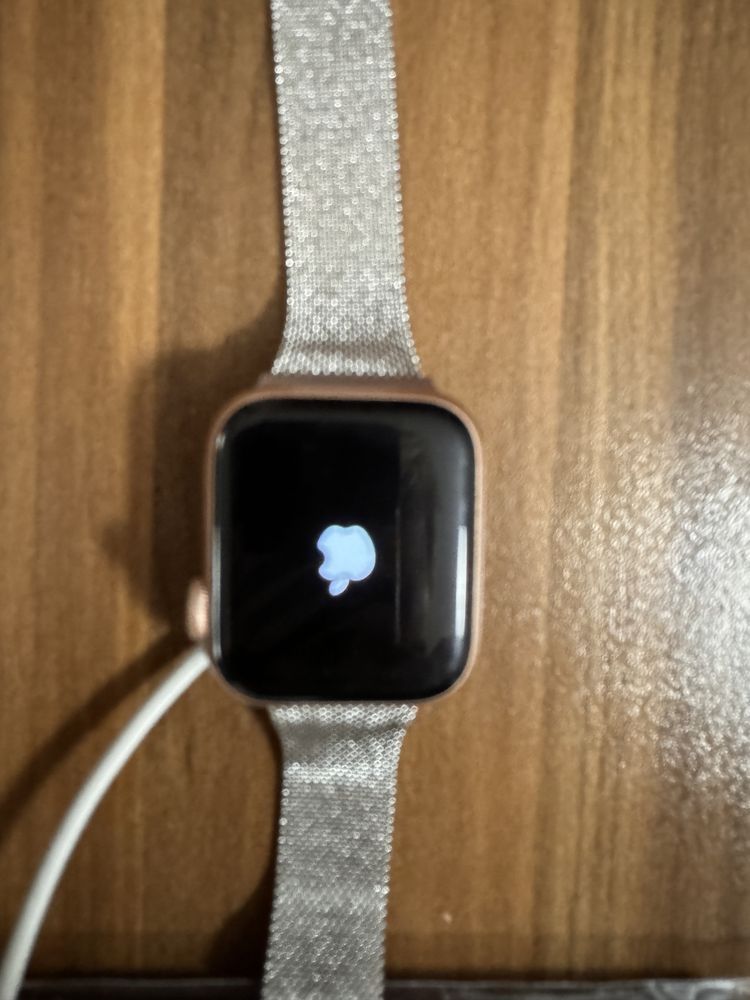 Часовник Apple Watch  5