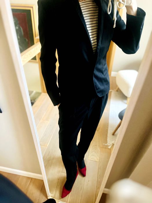 Черно сако, панталон, гащеризон и вълнено сако (женски)