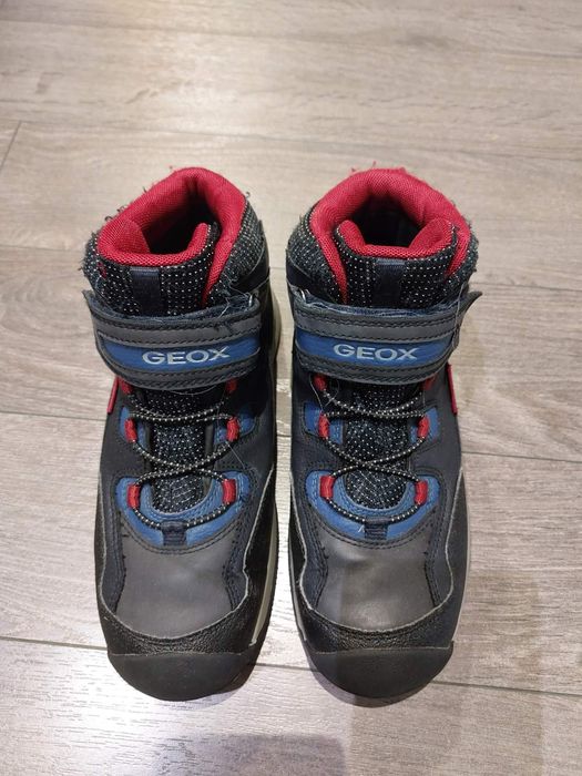 Зимни детски обувки от естествена кожа Geox.