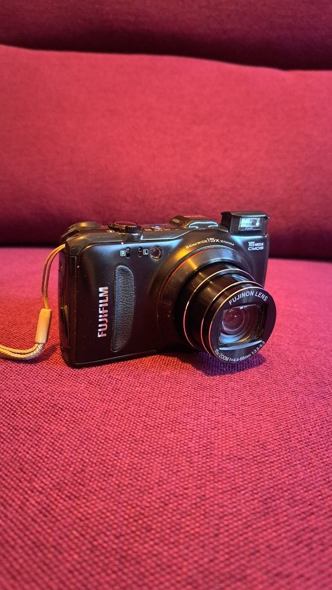 Camera foto Fujifilm Finepix F550EXR 15×Zoom 16MP