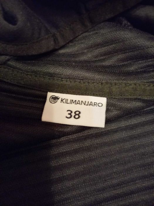 Продавам чисто нов дамски суитчър.