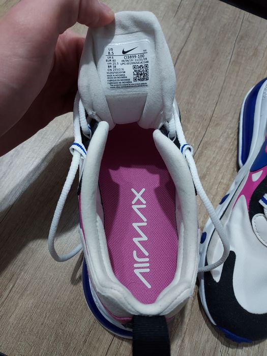 Vând adidași nike react 270