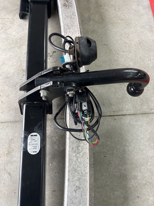 Теглич за Мерцедес МЛ / Mercedes ML W164 - чисто нов