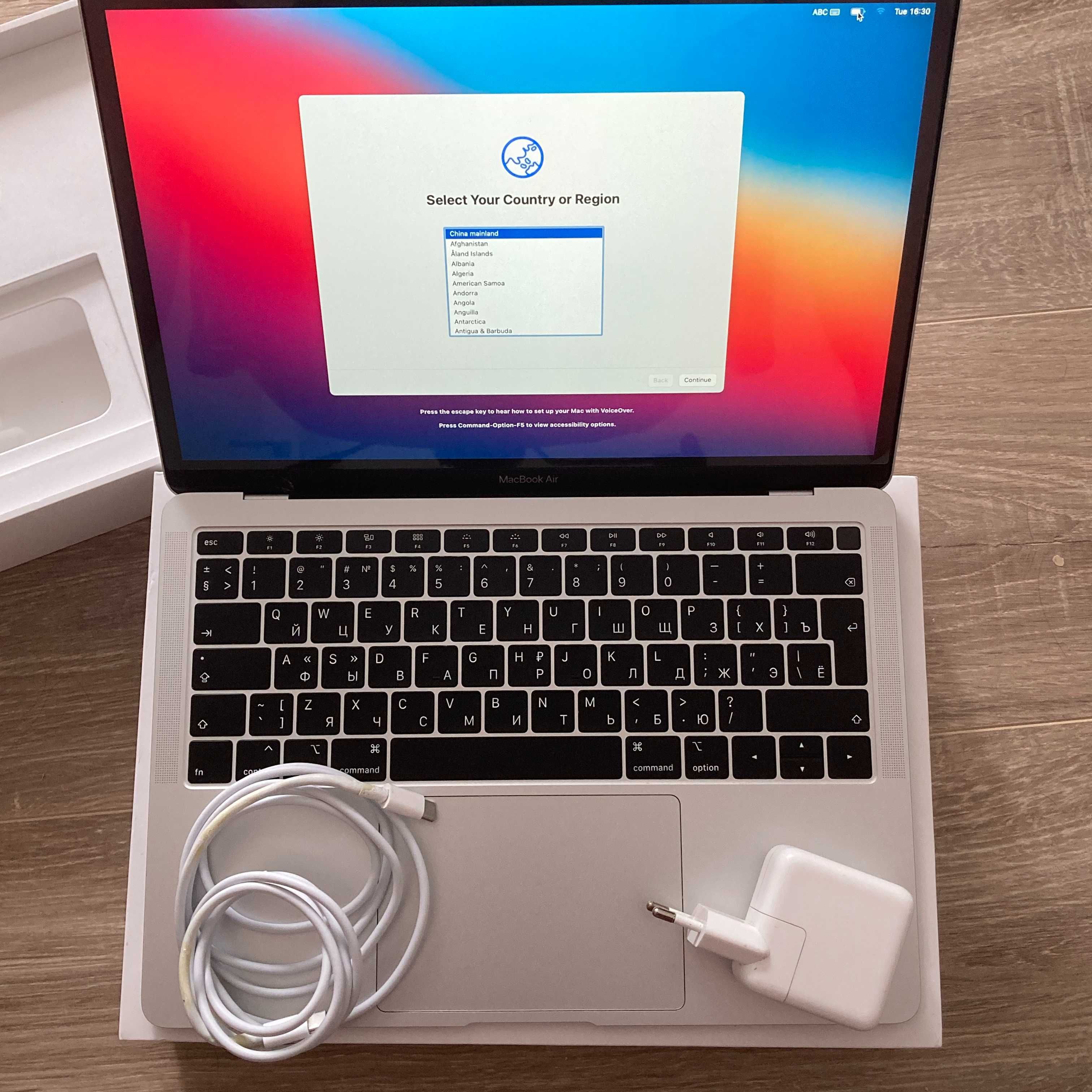 Продам Macbook Air 2018 Silver