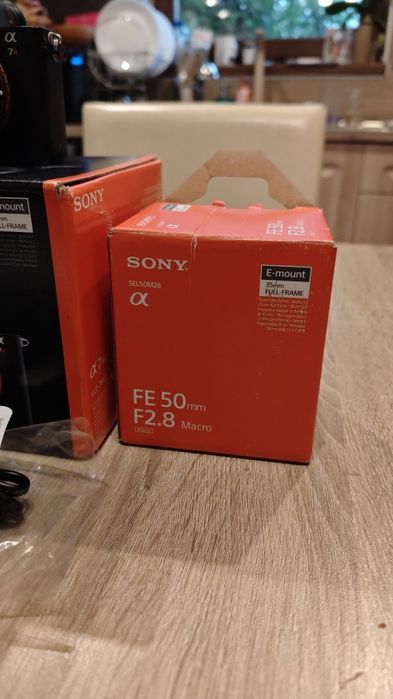 Фото апарат SONY A7 R2 в комплект с обектив SONY FE 2.8/50 MACRO