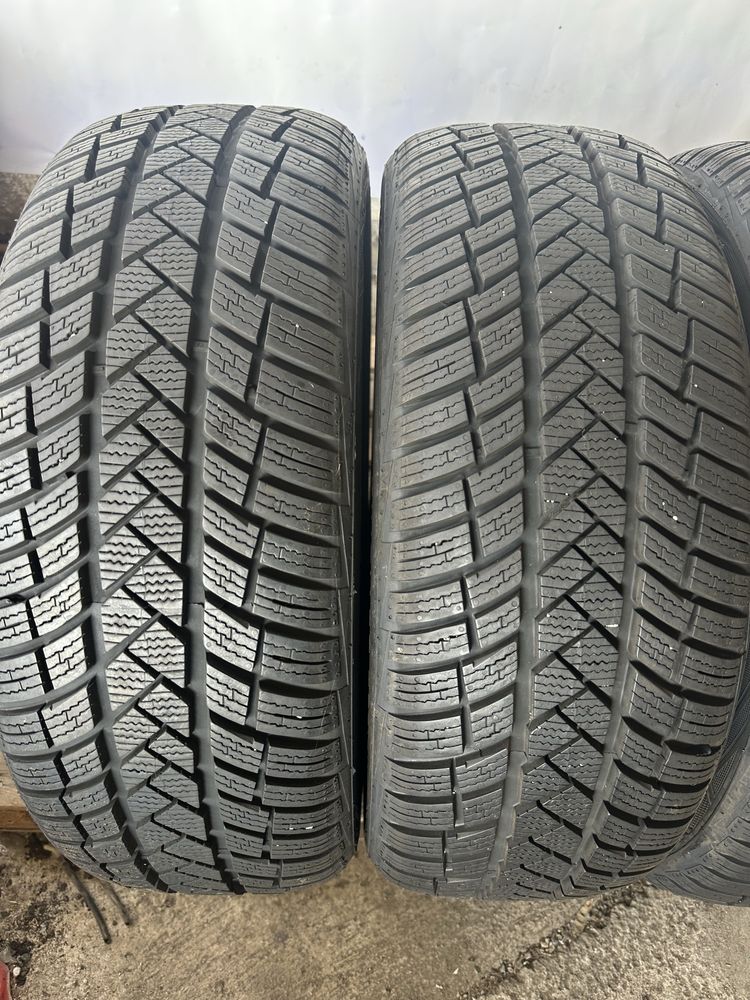 215/55/17 Vredestein dot24 4br