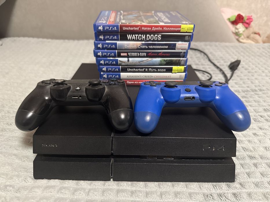 PlayStation 4 (1 ТВ) + 2 геймпада + игры/ Не прошита