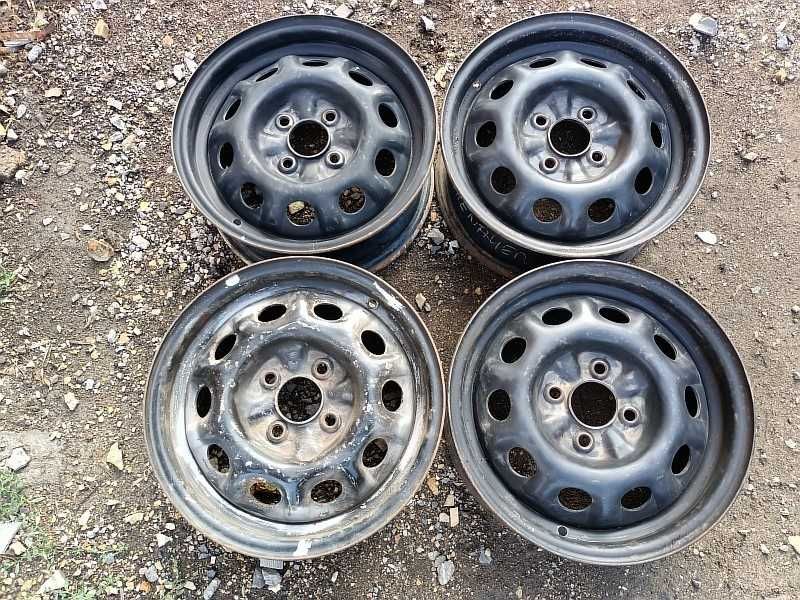 Продам оригинальные металлические диски на автомашину Nissan Sunny.