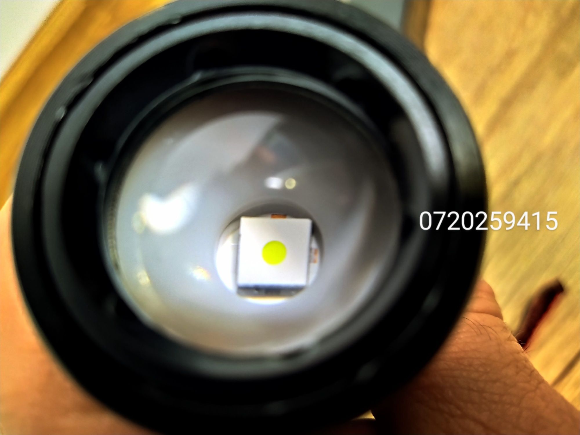 Lanterna profesionala cu led tip laser rezistenta la apa cu zoom,1000m