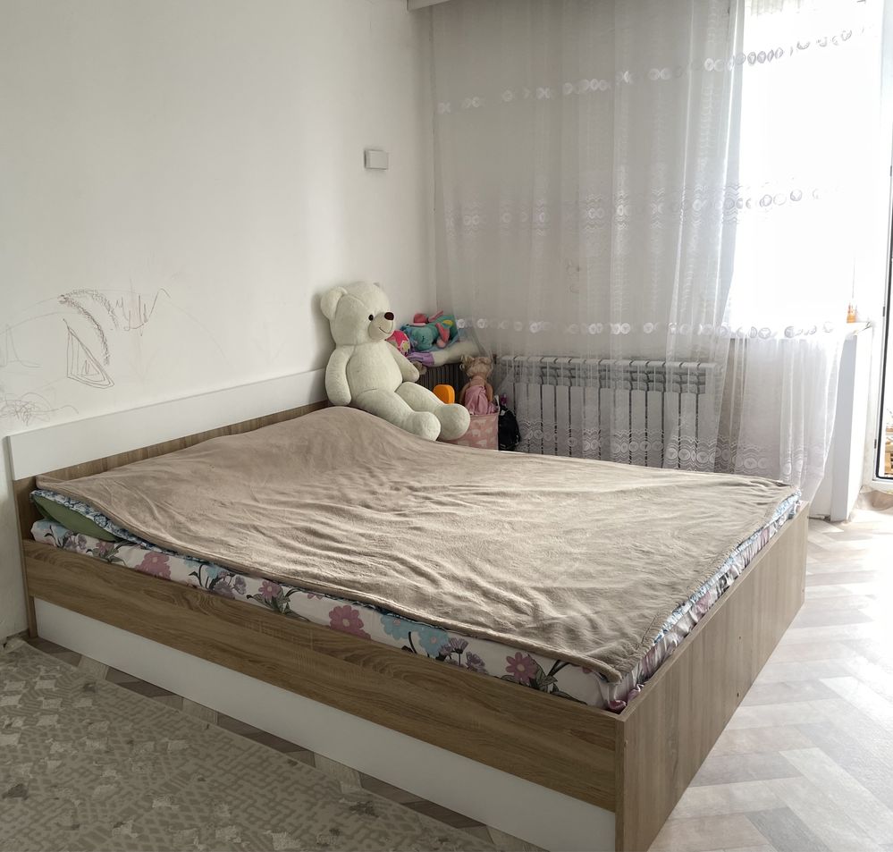 Продам кровать с матрасом 1,6х2 м