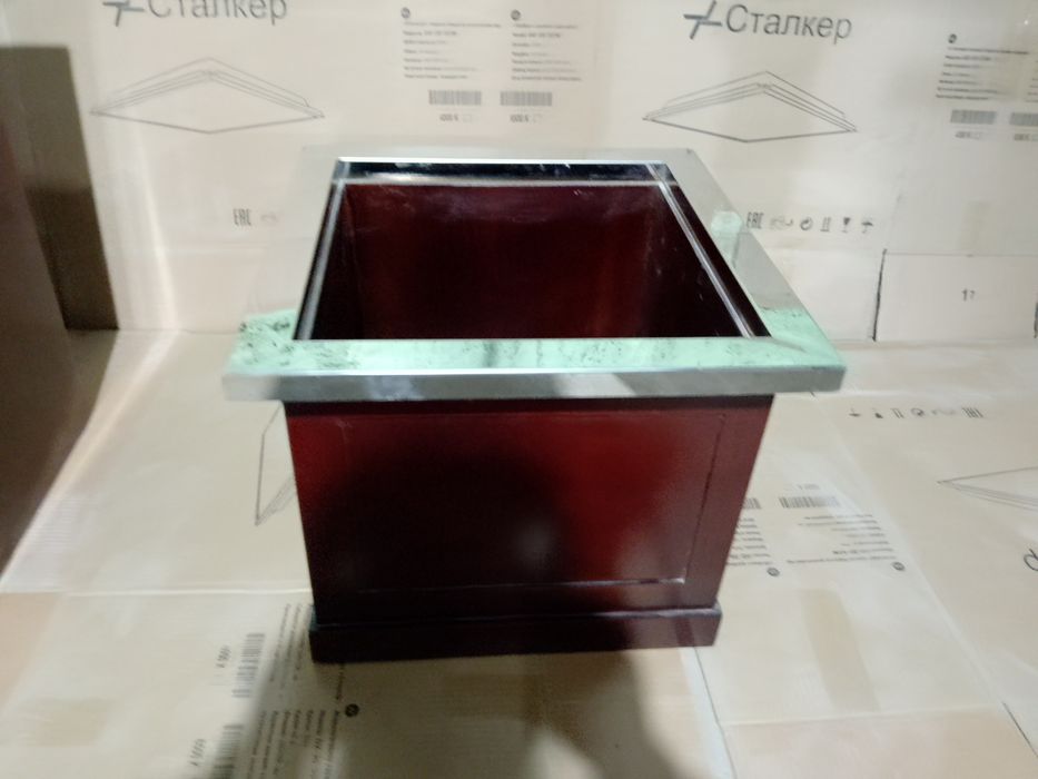 Продаю Цветочники 7 шт.