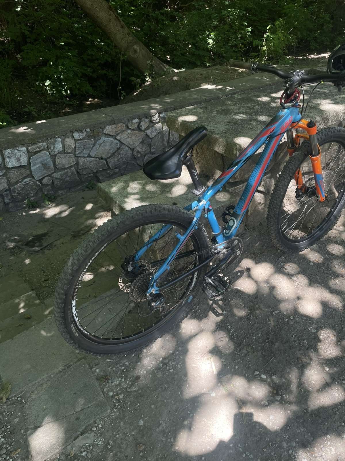 Продавам колело GENESIS 650