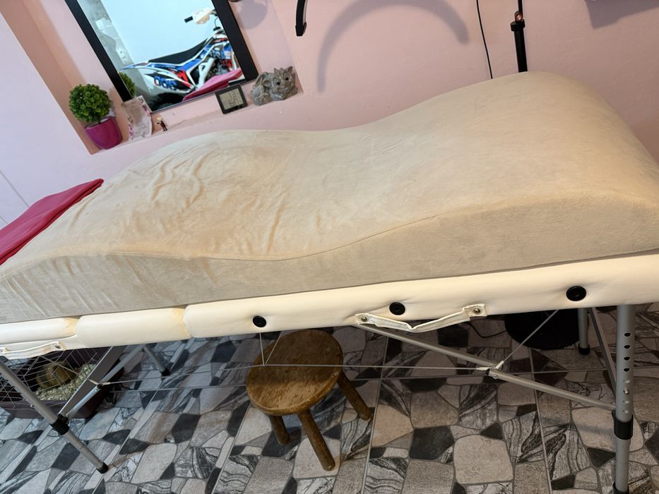 Кушетка + дюшек+ стол+ лампа