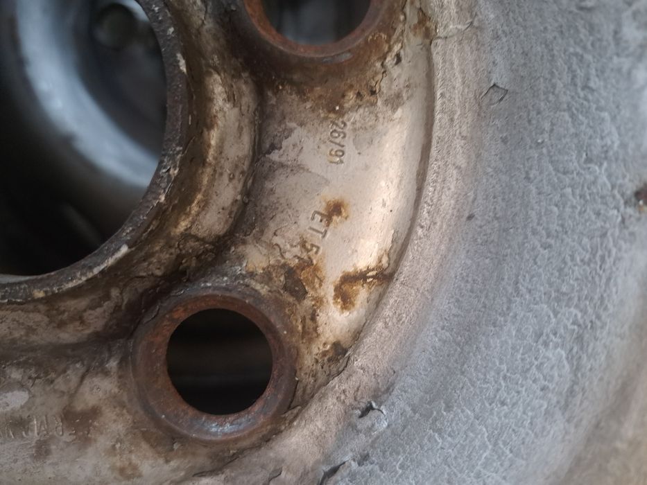 Бусови  стоманени джанти с лятни гуми 185 R 14C