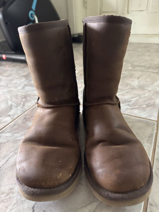 Vand cizme UGG din piele