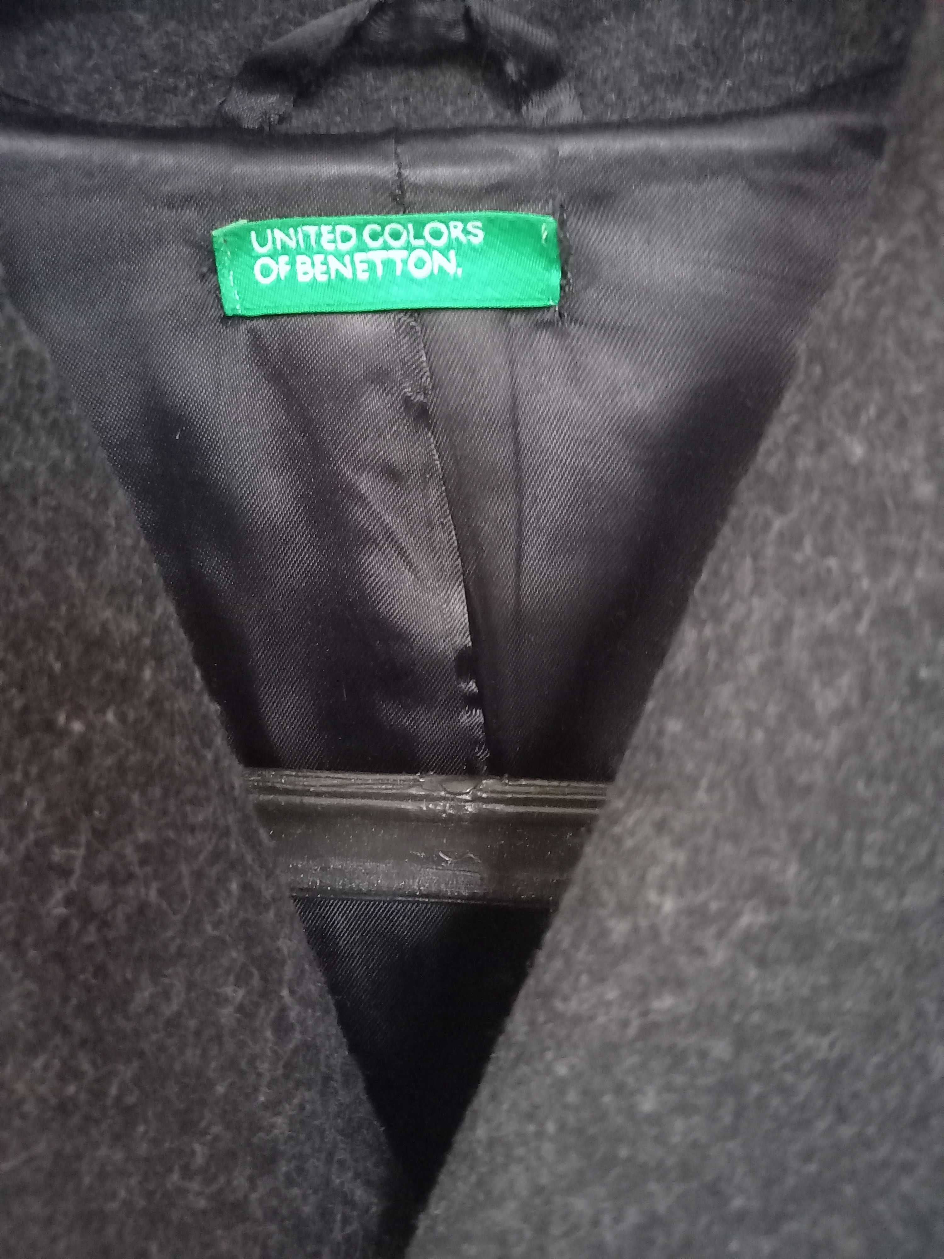 Продавам палто BENETTON.