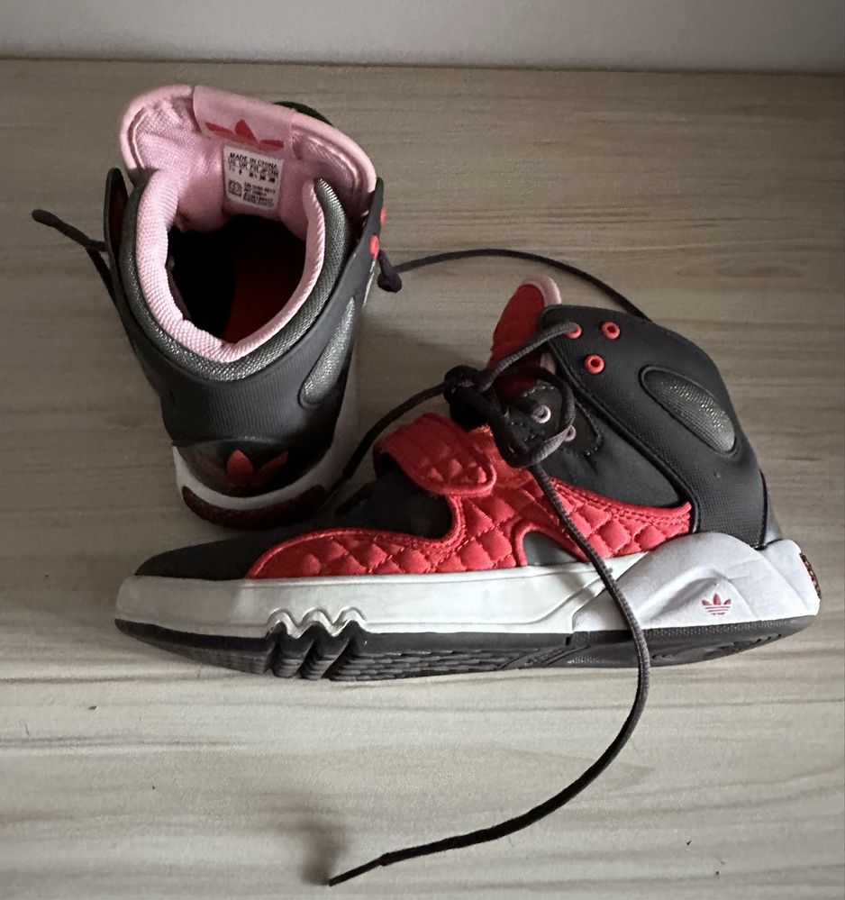 Дамски кецове Adidas Subra - чисто нови