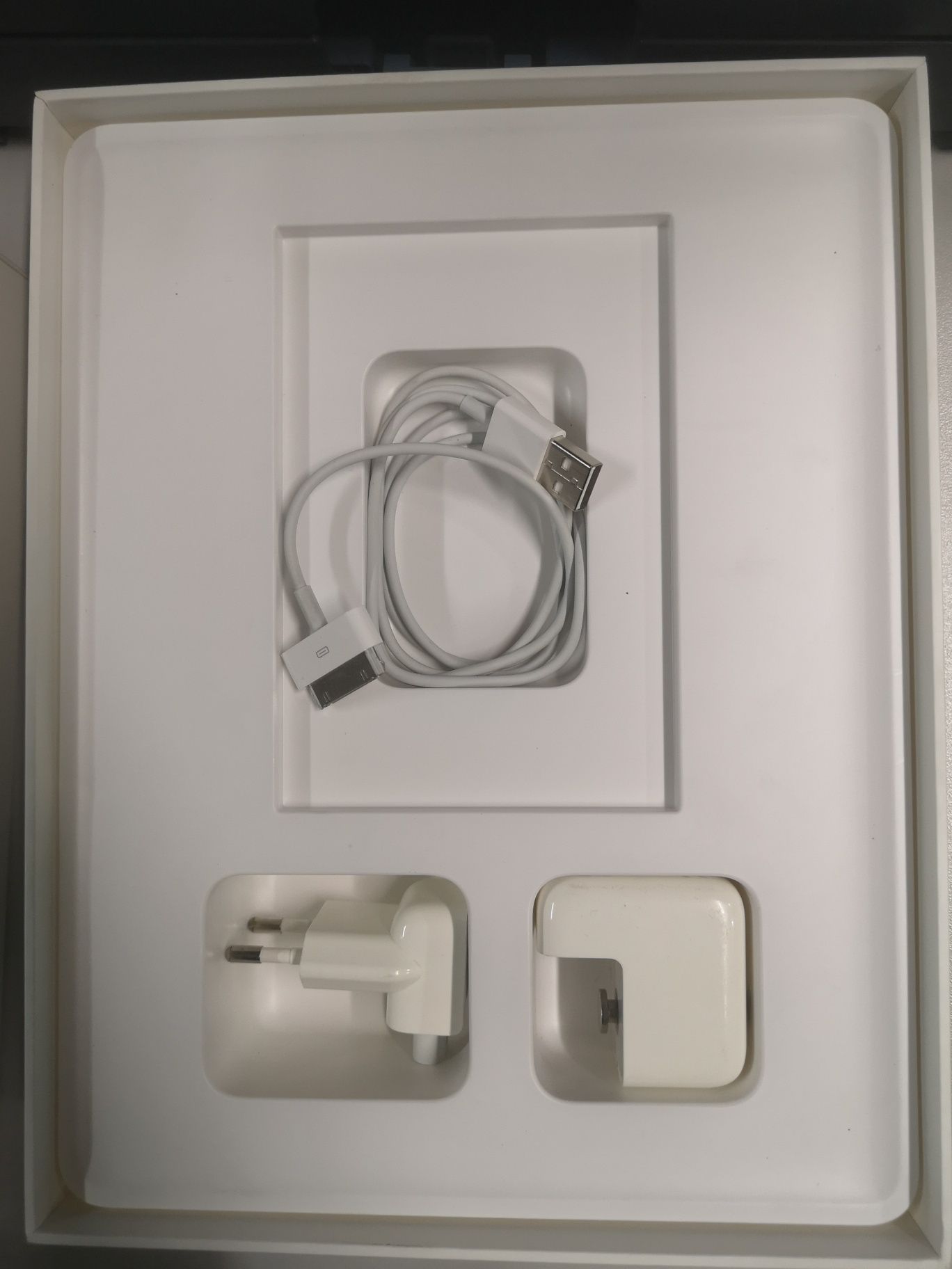 Продавам Apple IPad 2 White