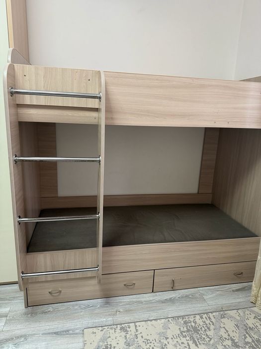 Продам двух этажную кровать