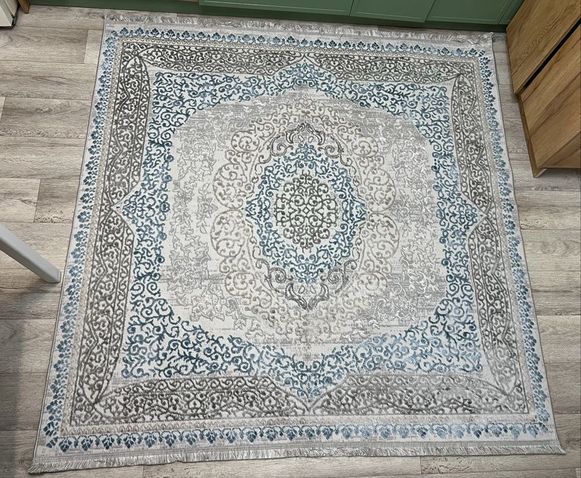 Продам ковер 200х200