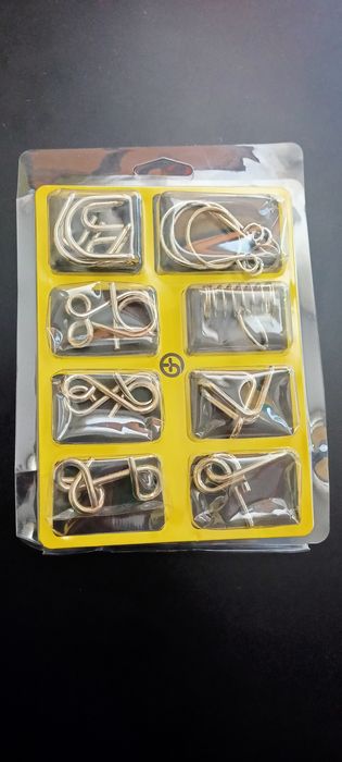 Vând puzzle metalice 3D
