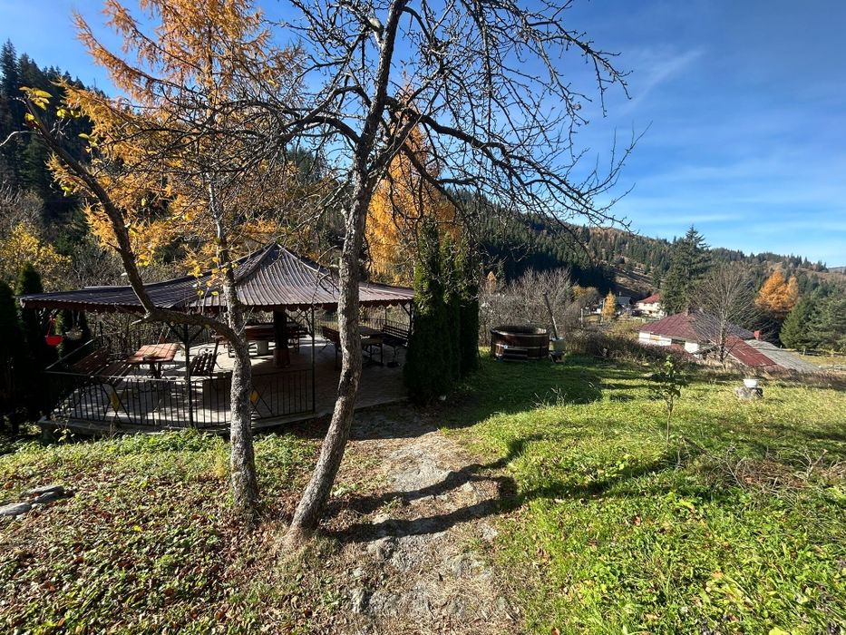 Pensiune cu teren spre vânzare