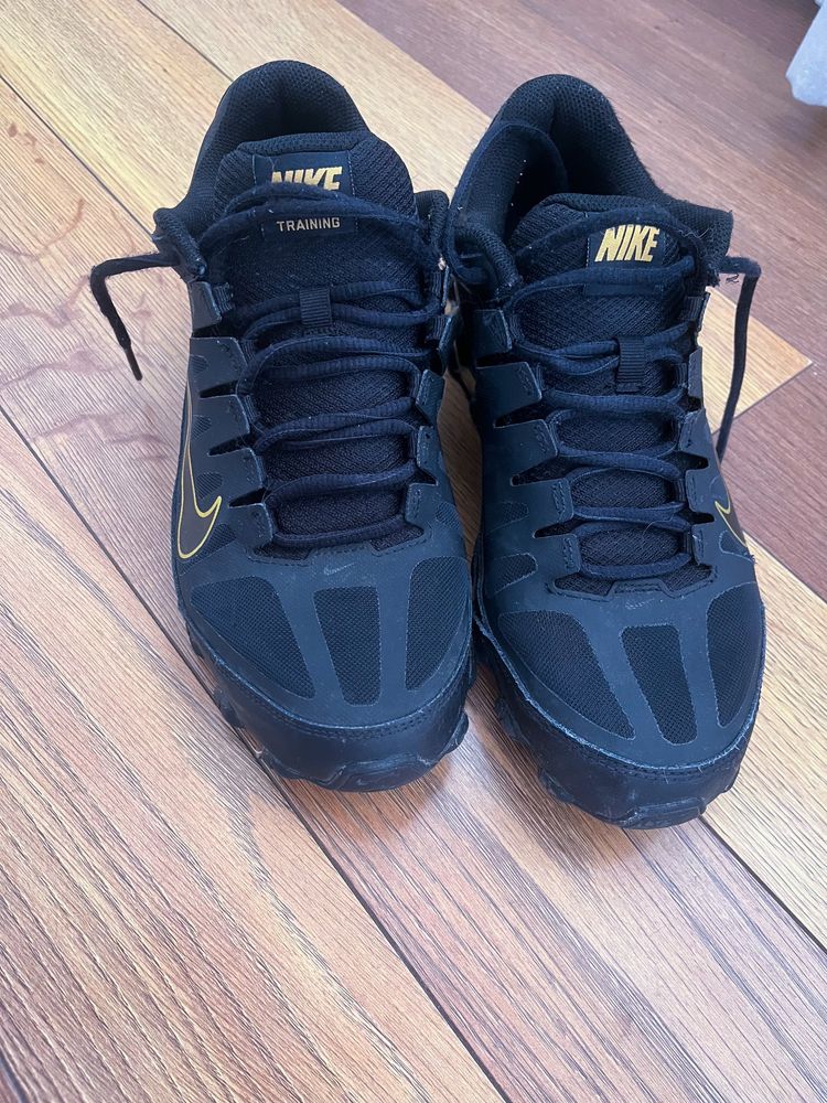 Маратонки nike 43 номер