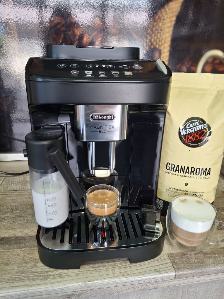 Кафемашина DELONGHI MAGNIFICA EVO с 6месеца гаранция от магазин