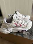 Adidas Ozweego бели