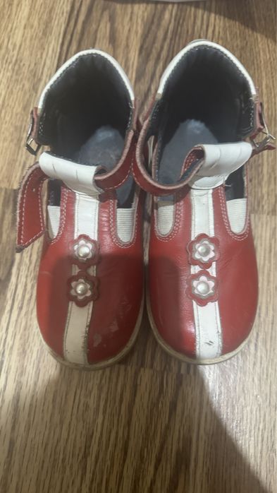 Продаю ортопедическую обувь для девочки.