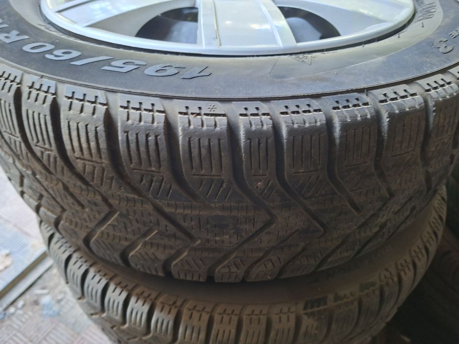 Продам диски с резиной Pirelli snowcontrol