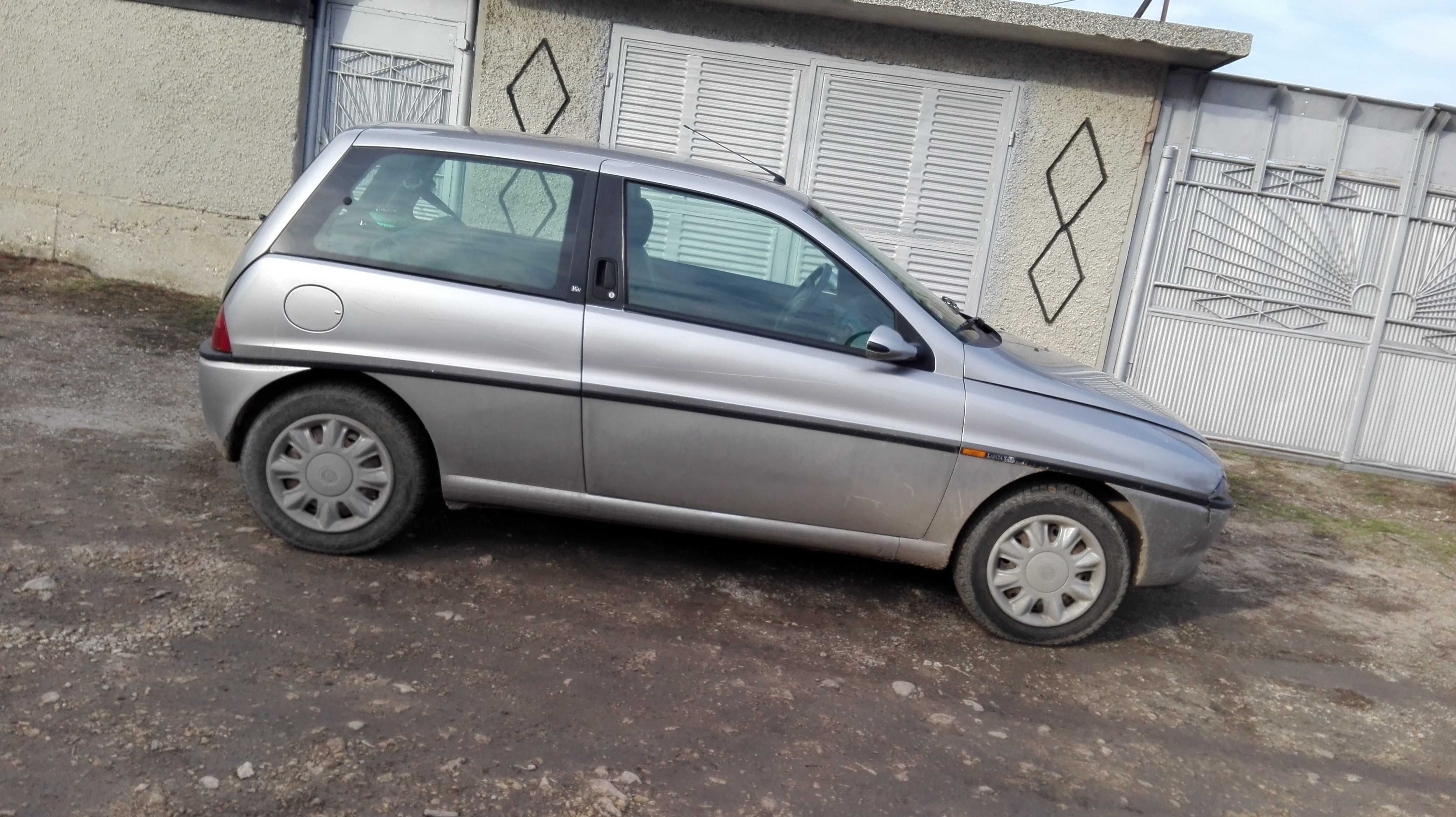 Предлагам запазен автомобил Lancia Ypsilon 1.2