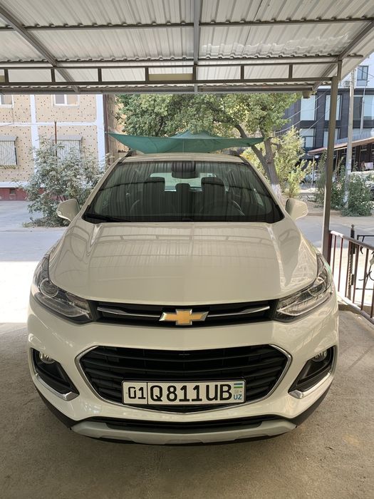 Tracker avtomobili 2020