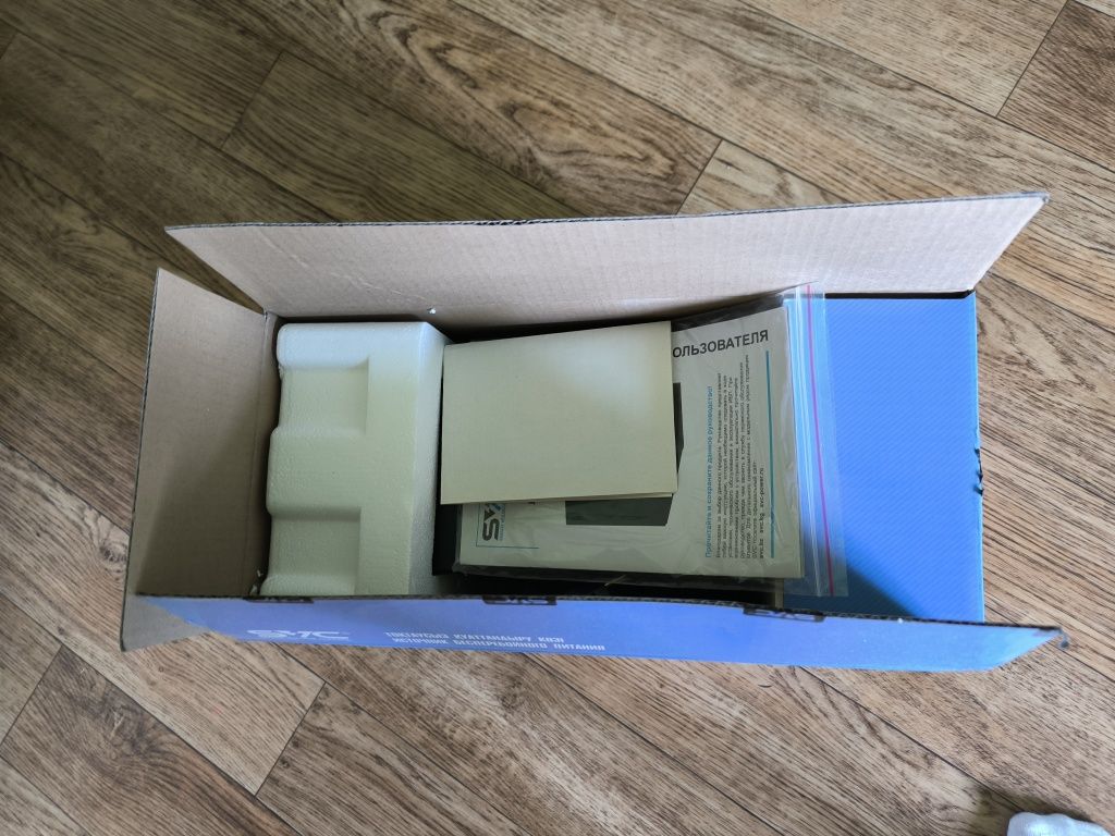 Источник бесперебойного питания SVC V-1200 L LCD