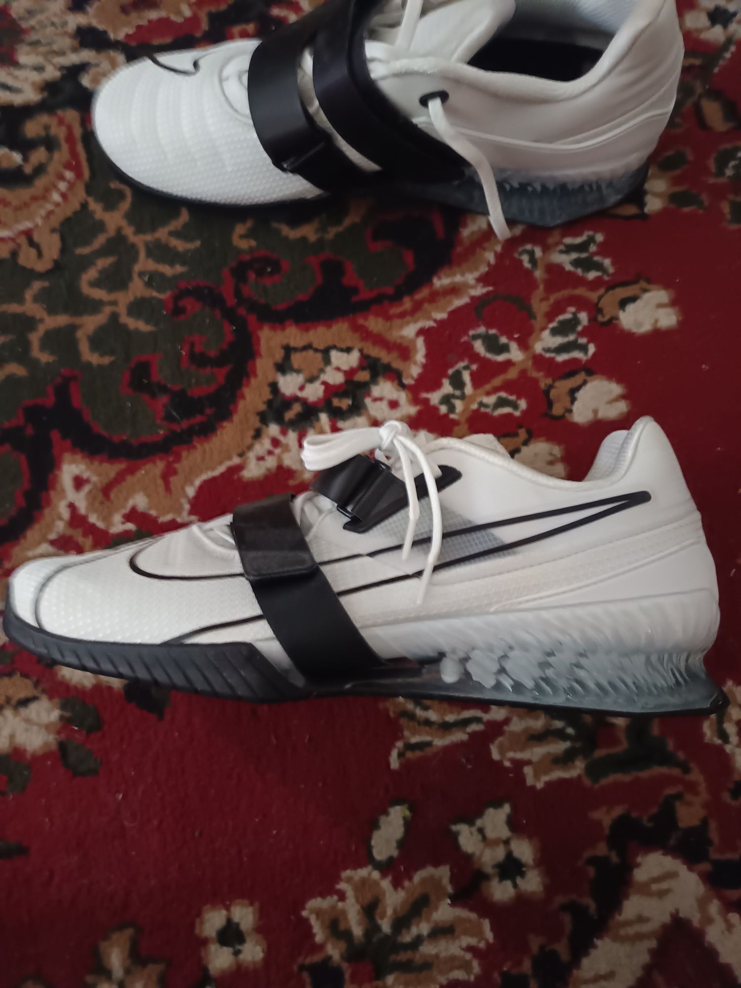 Adidași Nike romaleos 4