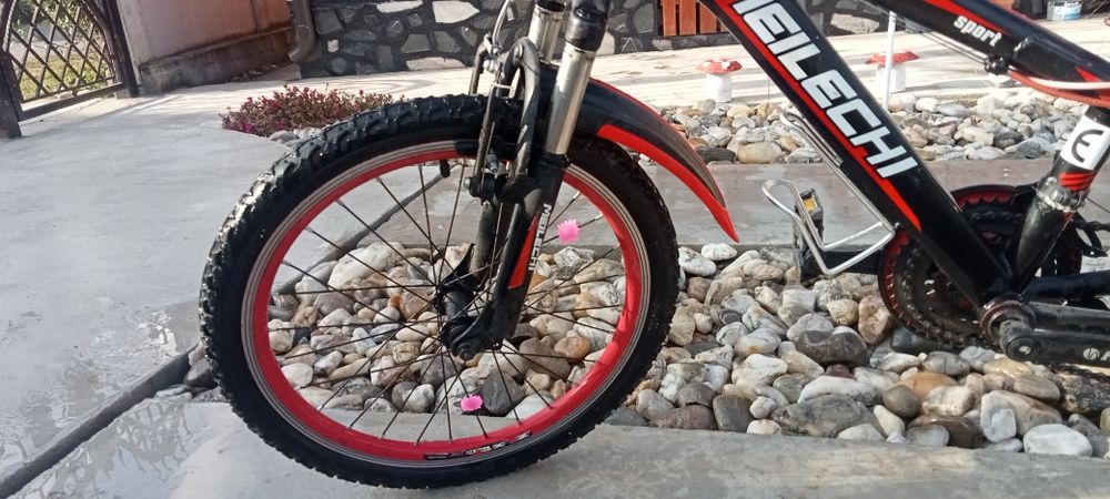 Vând bicicleta pentru copii de 7-13 ani