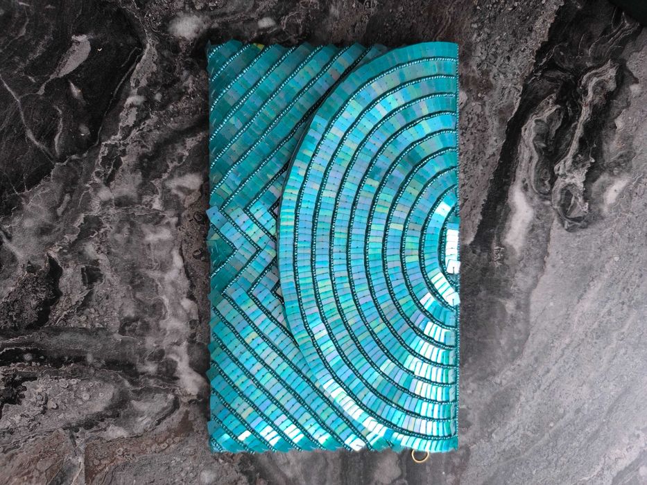 Дамска чанта Bijou Brigitte - тип ,клъч,, с дълга метална дръжка